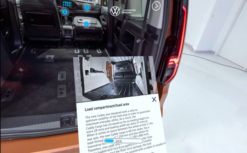 Info point showing the differences between cargo and passenger versions in the VW Caddy 5 immersive training, focusing on the loading compartment area.